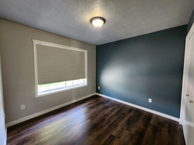 Building Photo - 3Bd 2BA near Jefferson Highschool!