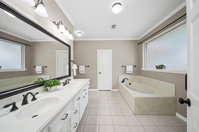 Building Photo - 2452 Ripplewood Dr