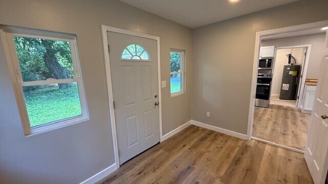 Building Photo - EAST SIDE LIKE NEW 3 BEDROOM  RANCH HOME AVAILABLE NOW!