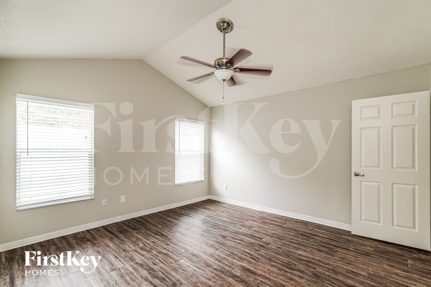 Building Photo - 7027 Silvermill Dr