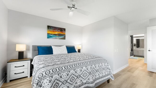 Building Photo - Renovated Two Bedroom/Two Bathroom at The Masters!