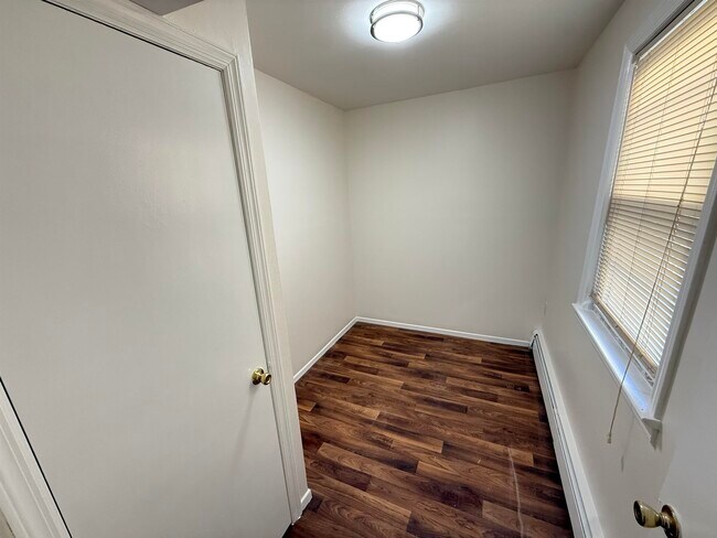 Building Photo - 129 W 20th St