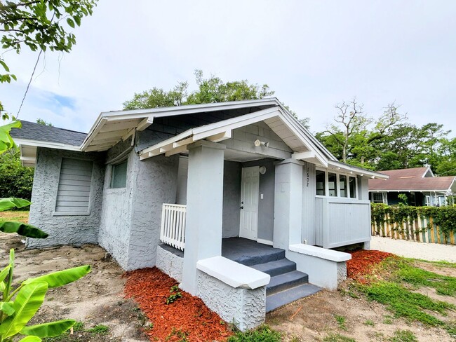 Building Photo - Fully Renovated 3 Bedroom Rental Home Avai...