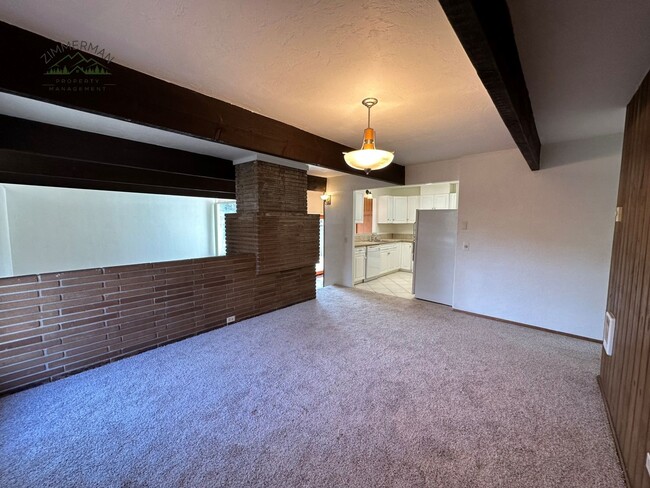 Building Photo - Mid-Century Modern 3-bedroom 2 bathrooms l...