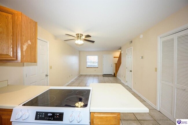 Building Photo - 113 College Street Rd