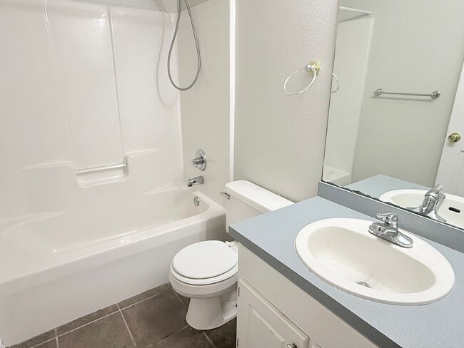 Building Photo - Charming 3 Bed/2 Bath Near NAS Whiting Field