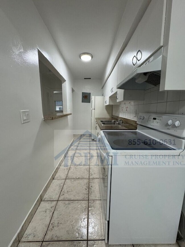 Interior Photo - 100 SW 9th St Ft. Lauderdale, FL 33315