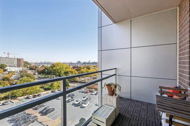 Building Photo - 915 Hudson Park