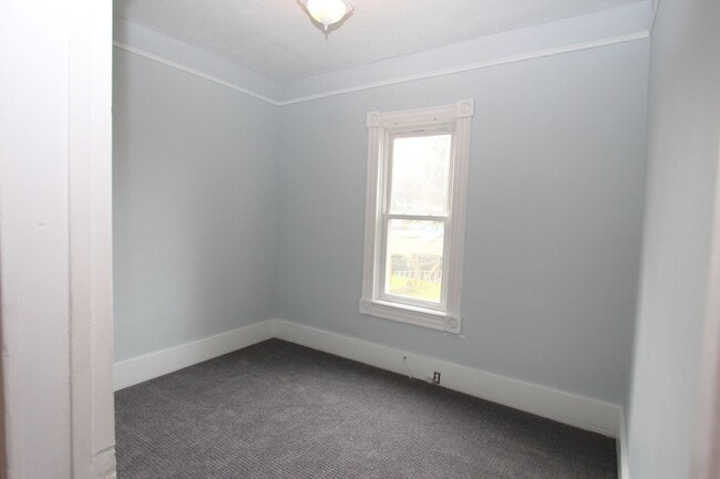 Building Photo - 121 McBrown Rd