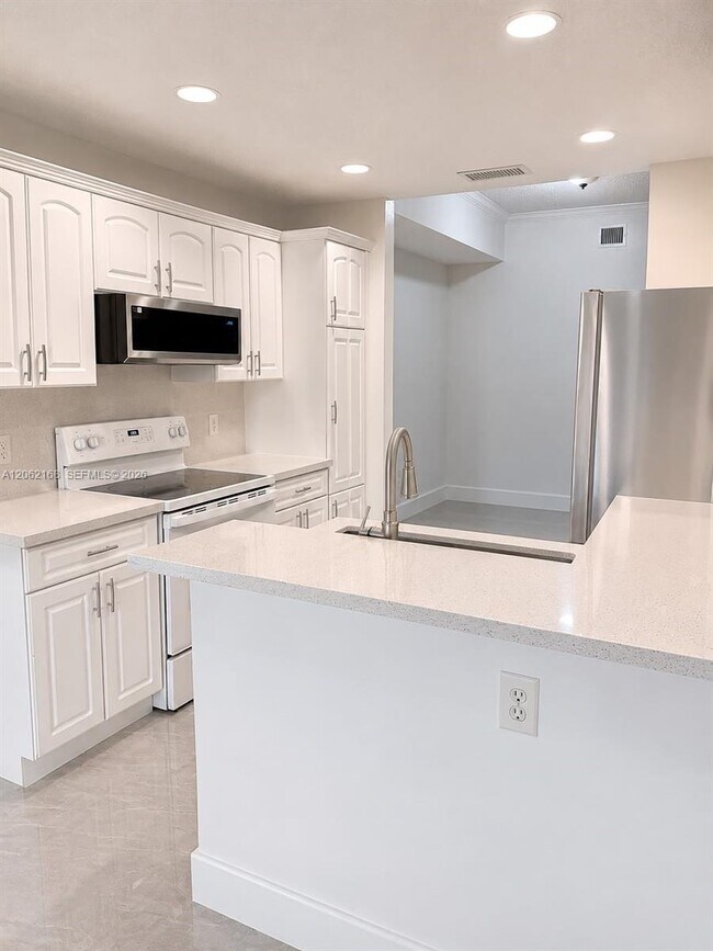 Building Photo - 16341 Malibu Dr