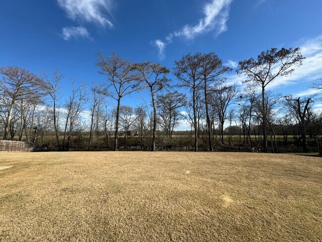 Building Photo - Gated Community close to Barksdale Air Force Base...