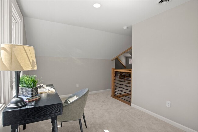 Building Photo - 90 Stoneleigh Ct
