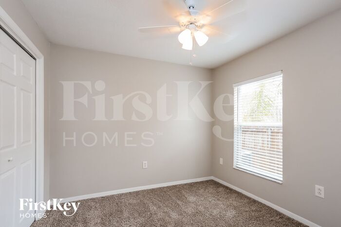 Building Photo - 10709 Deepbrook Dr