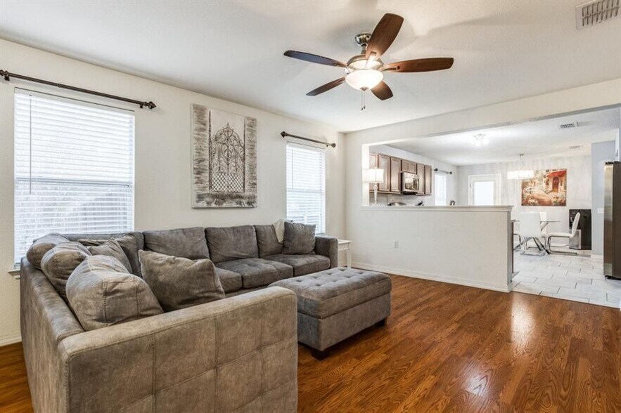 Building Photo - 3616 Sand Dunes Ave