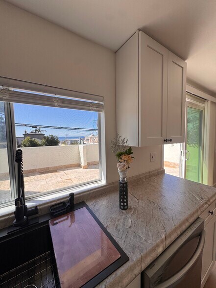 Cooking with a view! - 1734 Prospect Ave