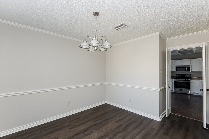 Building Photo - 720 Finley St