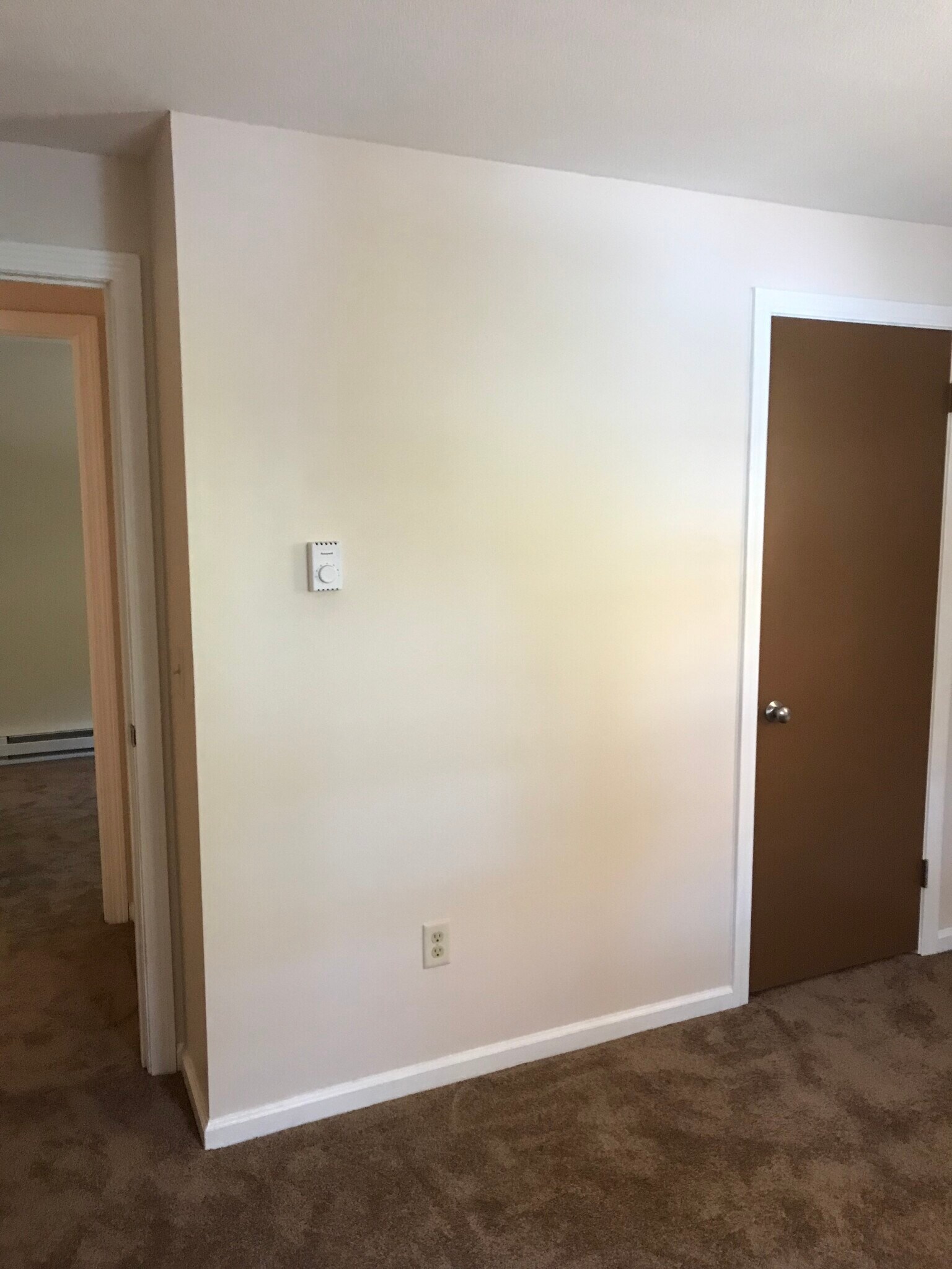 Building Photo - 194 Lake Dr