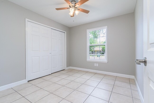 Building Photo - 309 Green Oak Dr