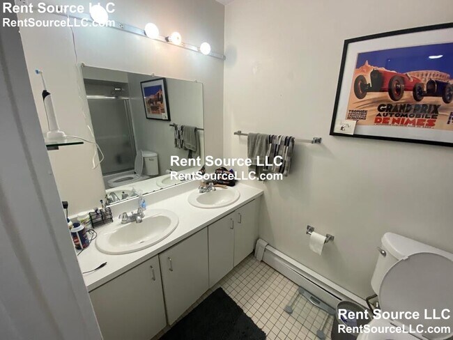 Building Photo - 8 Hingham St