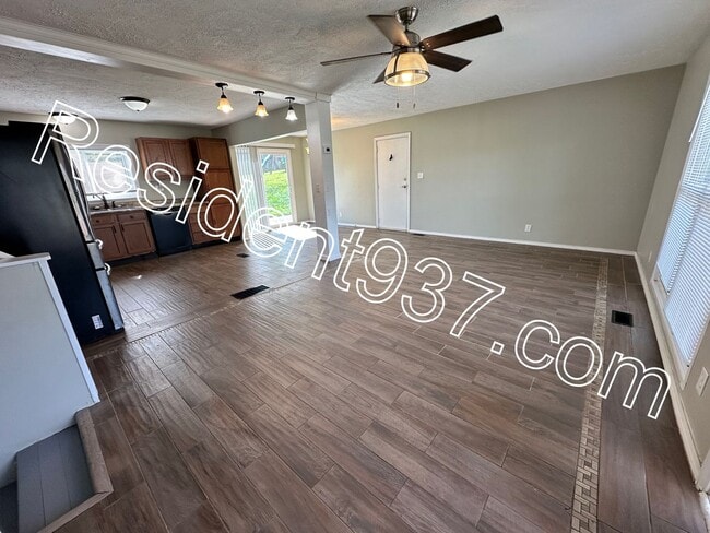 Building Photo - Updated 3 Bed home on cul-de-sac