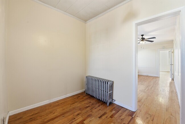 Building Photo - 532 Adams St