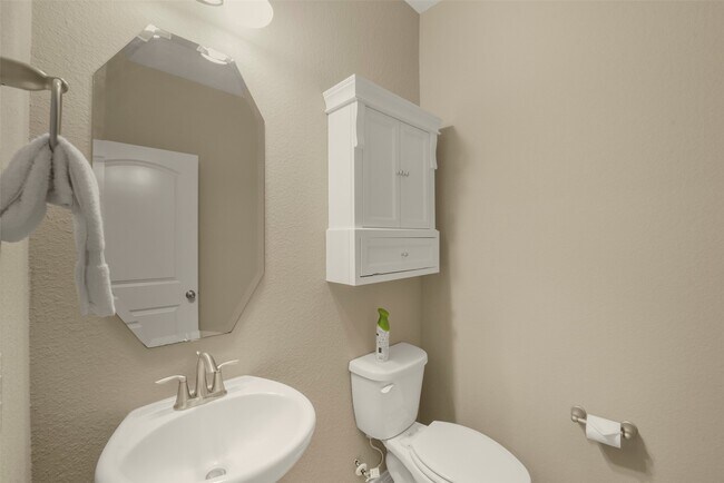 Building Photo - 9651 Thimbleweed Dr