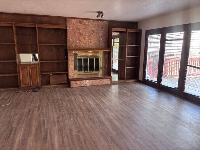 Building Photo - Newly Updated 4 Bedroom East Anchorage Home!