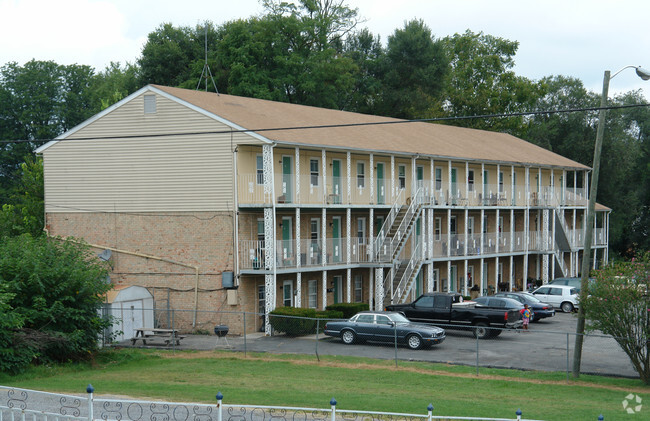 Building Photo - Liberty Pines