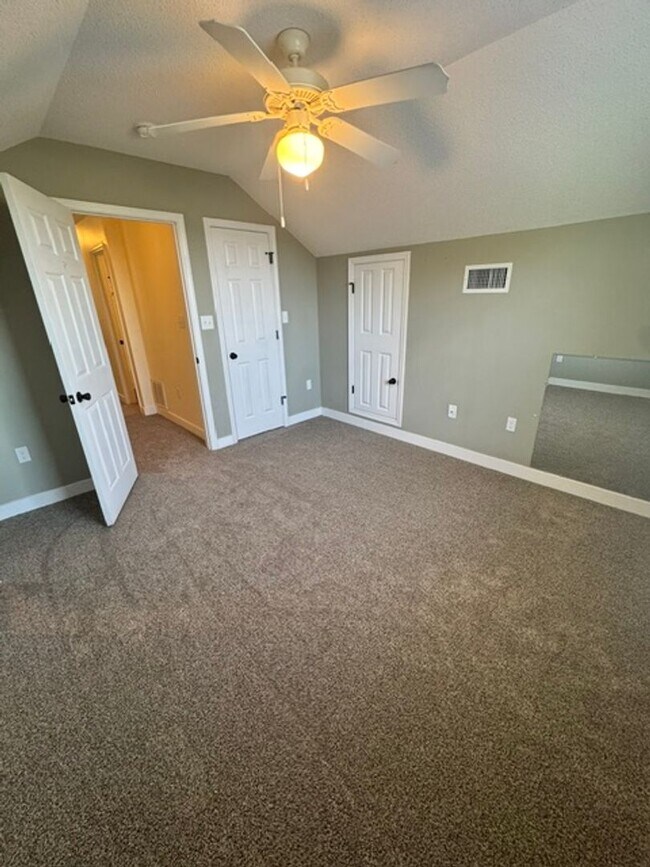 Building Photo - Spacious 4 Bedroom in South Crestview!