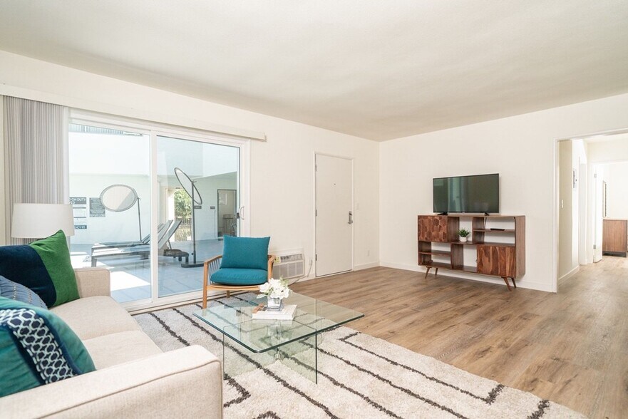 Building Photo - Mid-century LA style in Sherman Oaks!