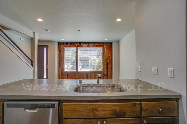 Building Photo - 187 N 44th Pl