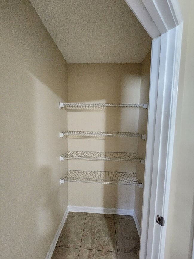 Building Photo - 1239 Askew Dr