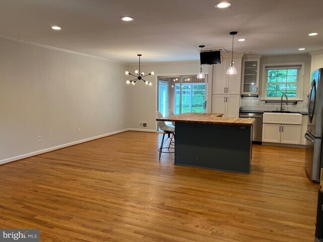 Building Photo - 8711 Braeburn Dr