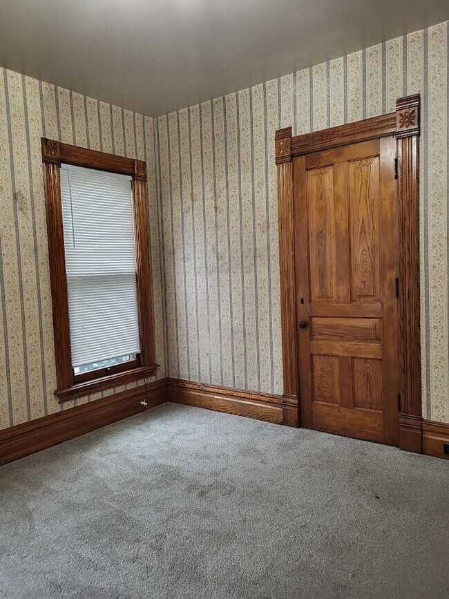 Interior Photo - 232 Woodward Ave