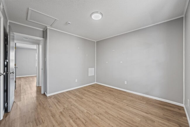 Building Photo - Welcome to Ravenwood Drive!