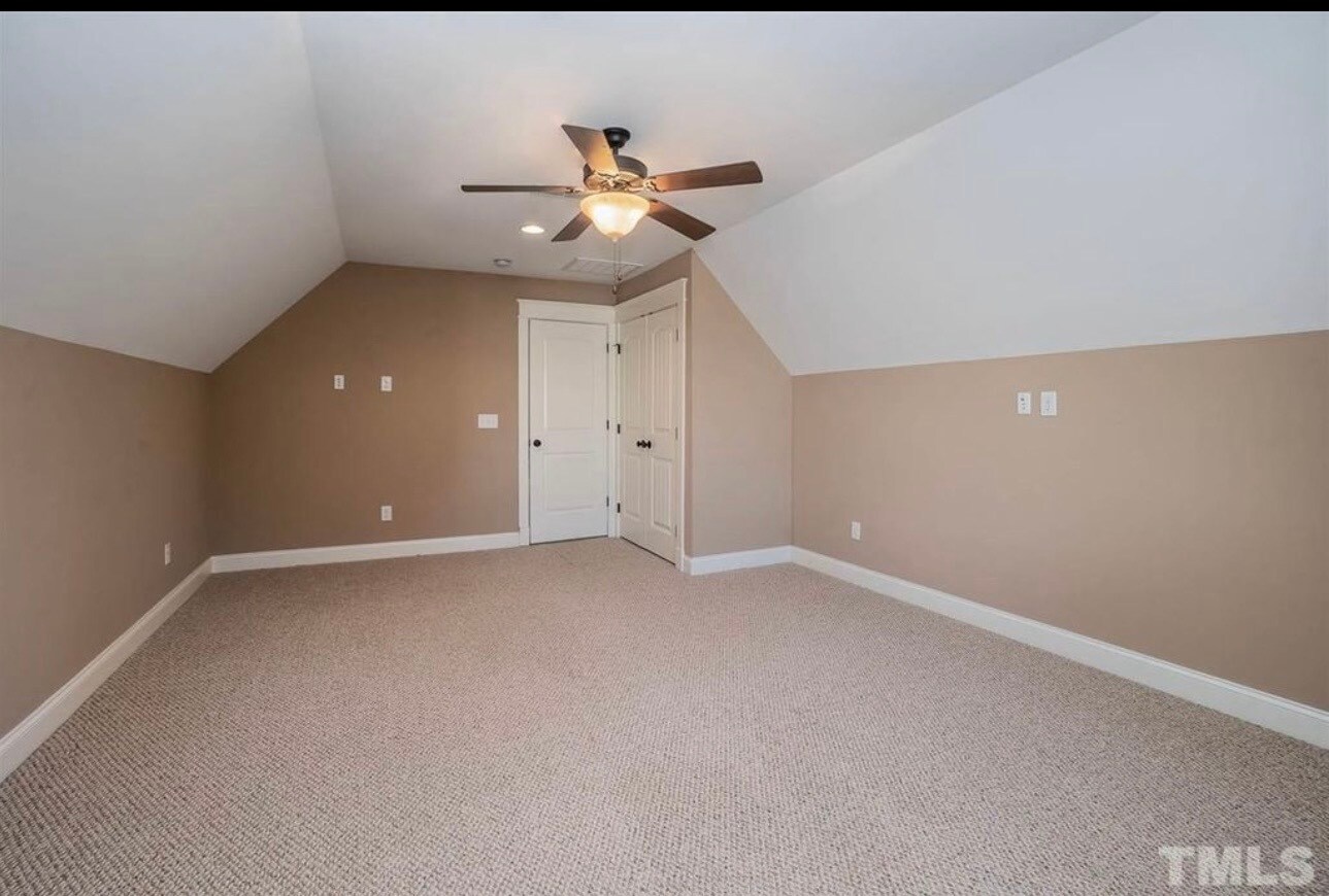 Building Photo - 79 Falconridge Dr