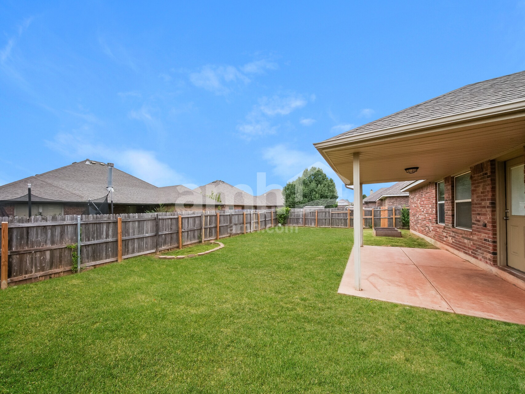 Building Photo - 613 E Juniper Ln