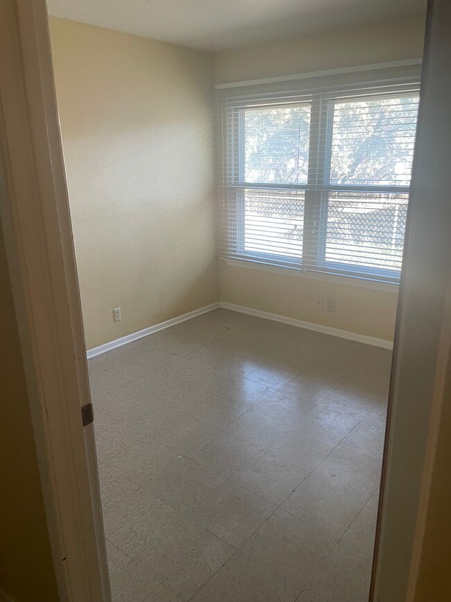 Building Photo - 351 Haverford Dr