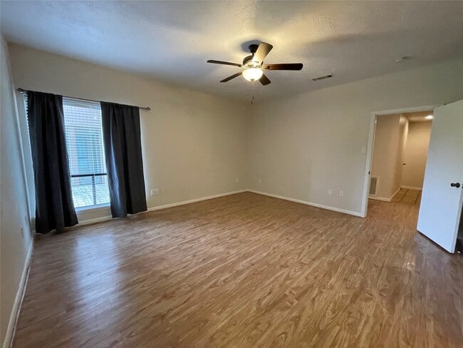 Building Photo - 12 Hallmark Dr