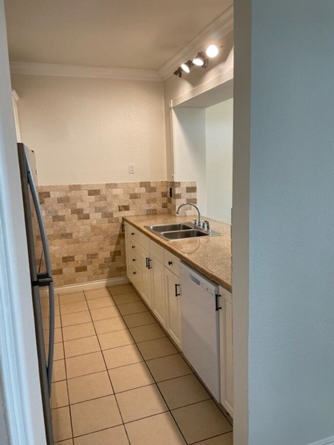 Building Photo - 72 Campton Pl