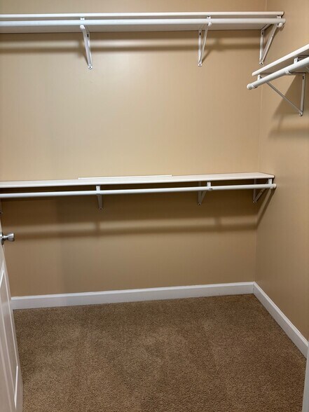 Building Photo - 710 Forest Dr