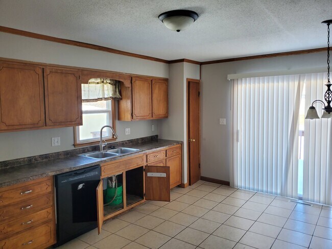 Building Photo - 3234 Kinsey Ave