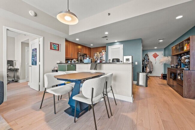 Building Photo - 800 Jackson St