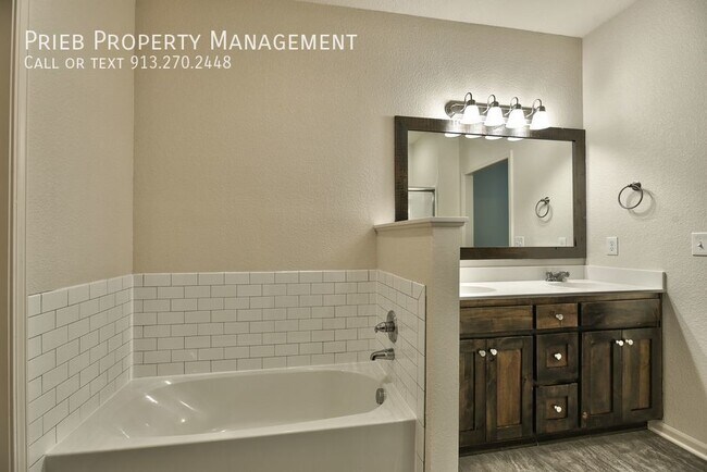 Building Photo - Reserve Townhome - Available June 9th