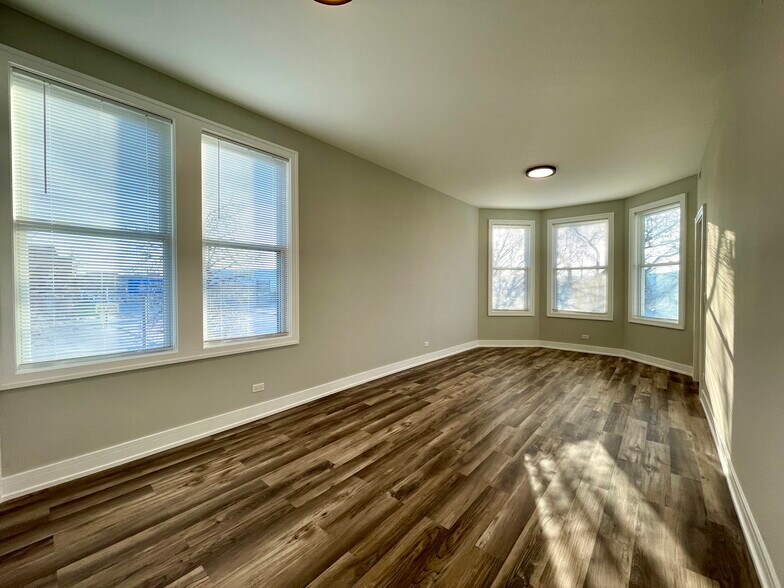 Building Photo - 2937 N Ashland Ave