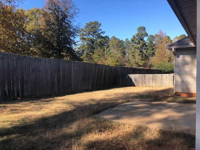 Building Photo - 327 Autumn Dr