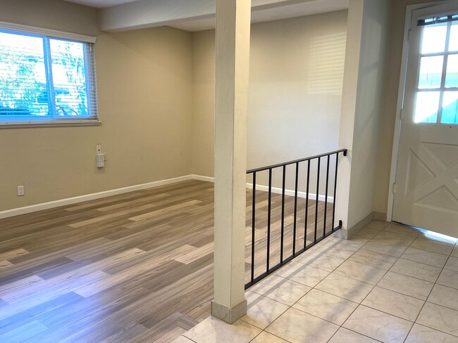Building Photo - 10350 Leola Ct
