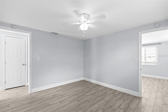 Building Photo - 13916 Sommers Ave