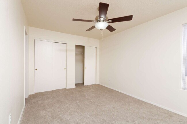 Building Photo - Comfy and Compact 3 BR Home!