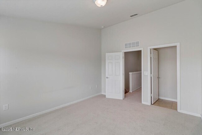 Building Photo - 6920 Roundleaf Dr